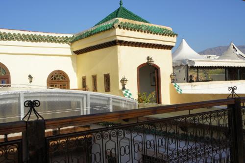 Riad Les Remparts De Fès - image 2